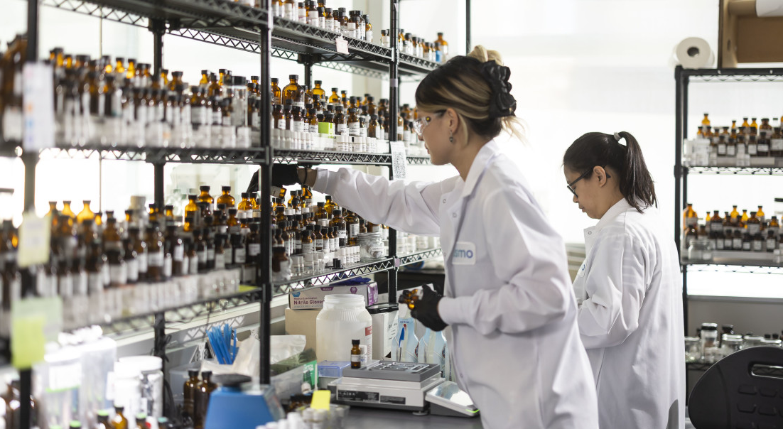 Professional perfume formulation designed for fragrance stability and performance.