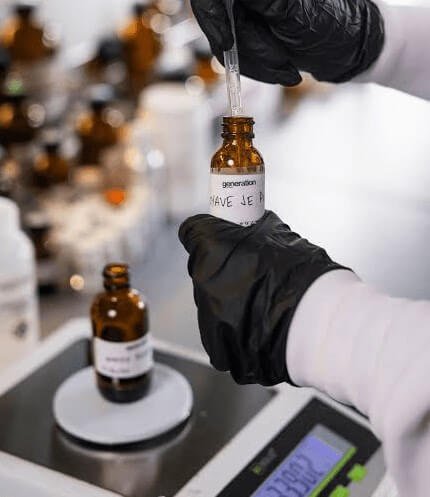 perfume fragrance formulation lab custom perfume manufacturer